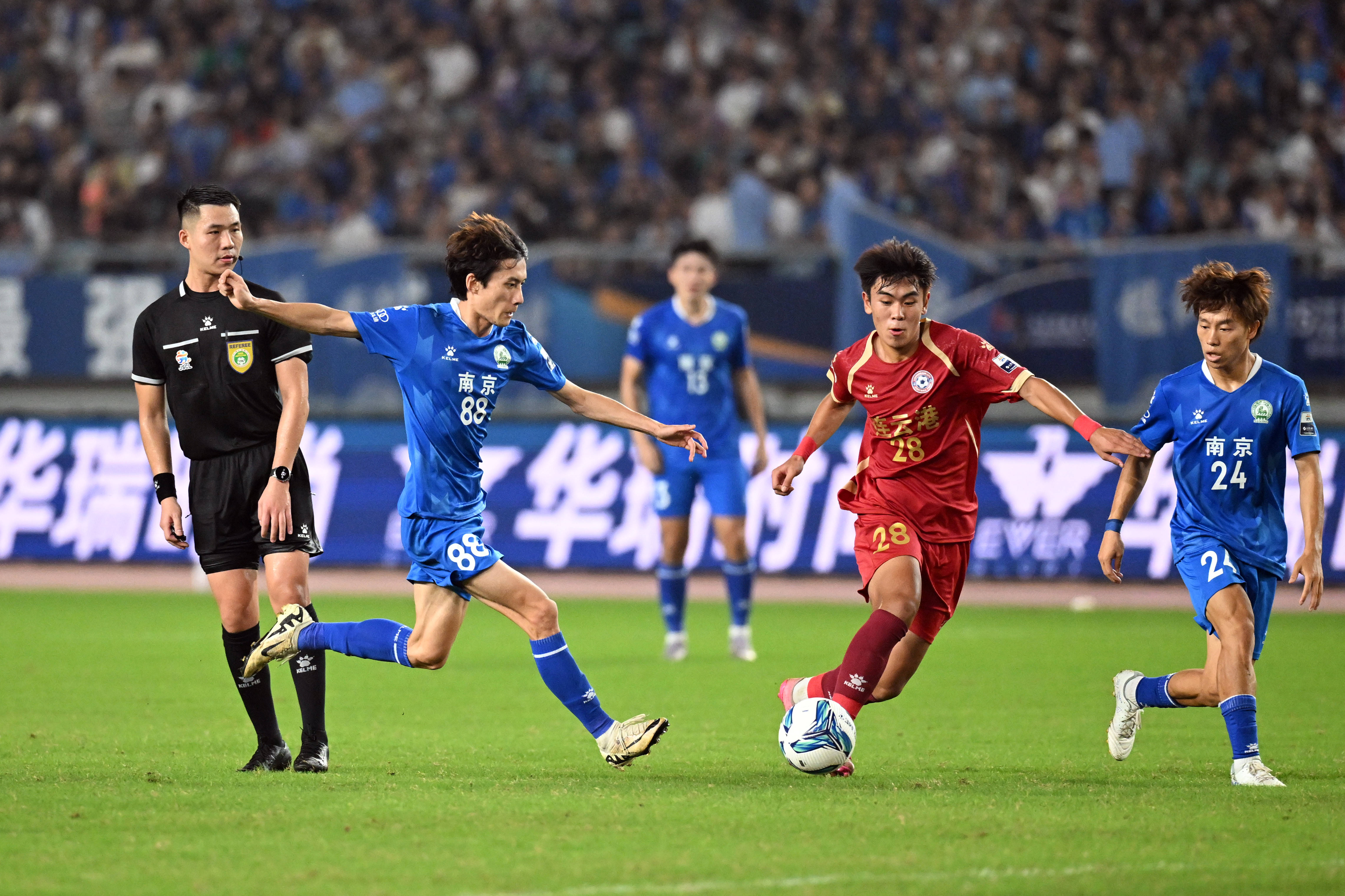 江苏队主场作战,豪取胜利,士气高昂的简单介绍 江苏队主场作战,豪取胜利,士气高昂的简单介绍