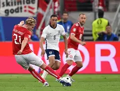 包含冰岛队意外失利，被斯洛文尼亚队绝杀在欧预赛比赛的词条