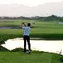 球场上的争夺让人们目不转睛，全情投入