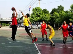 足球赛场上精彩纷呈,一幕接一幕的扣人心弦是什么